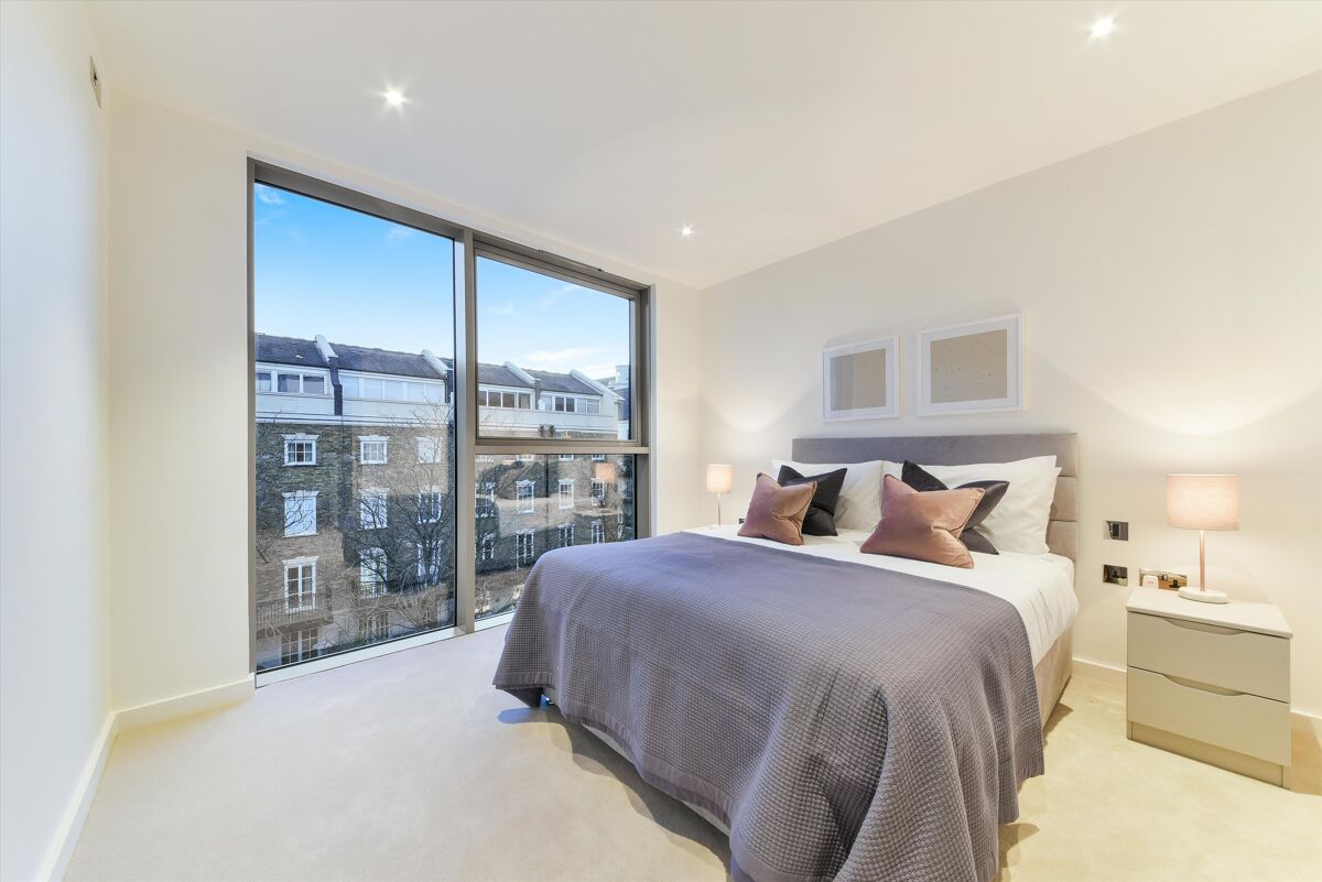 flat to rent in Claydon House, Waterfront Drive, London, SW10