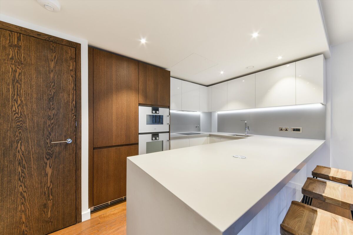 flat to rent in Claydon House, Waterfront Drive, London, SW10