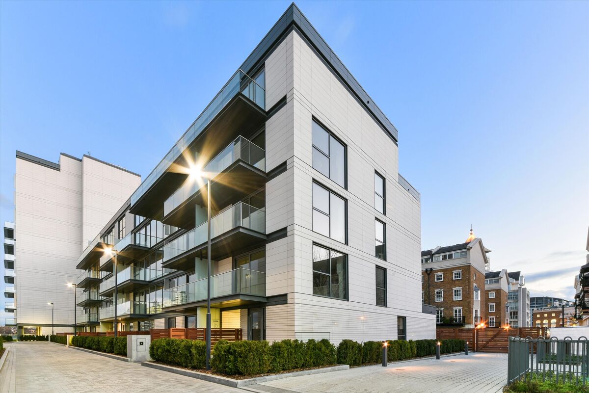 flat to rent in Claydon House, Waterfront Drive, London, SW10
