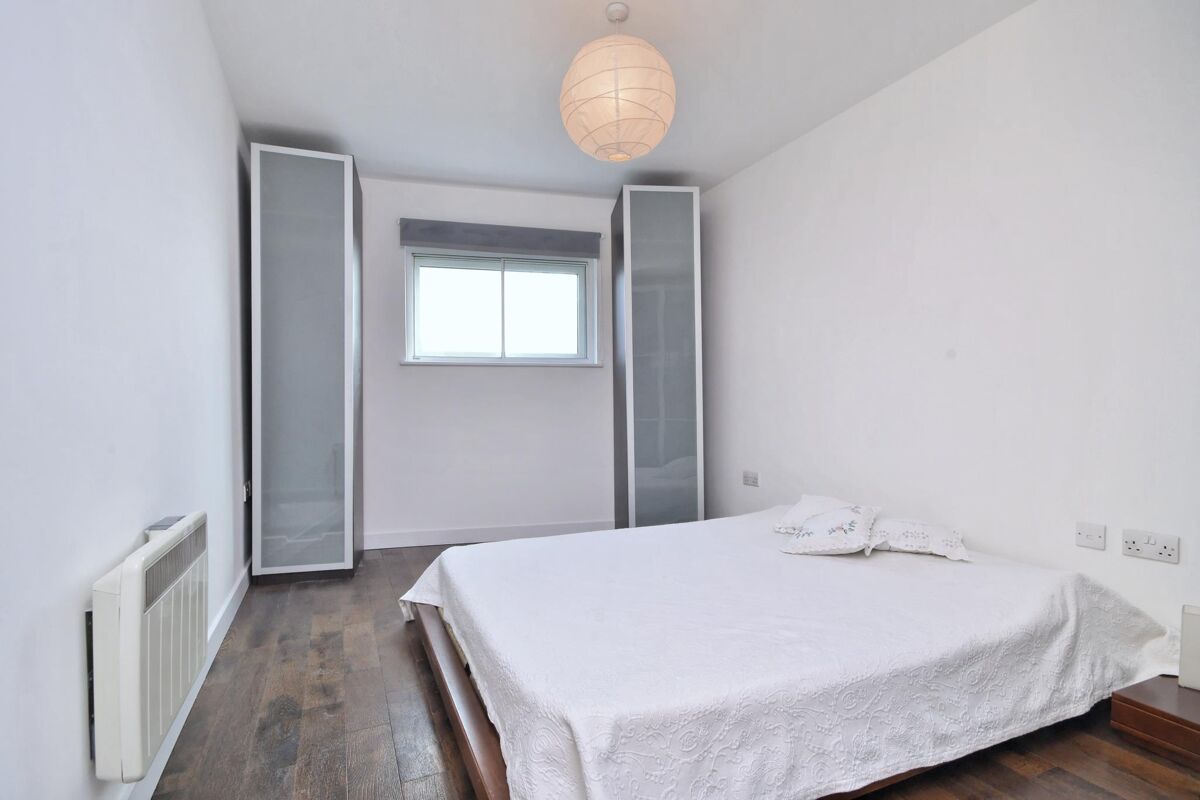 flat to rent in Burnelli Building, Chelsea Bridge Wharf, 352 Queenstown