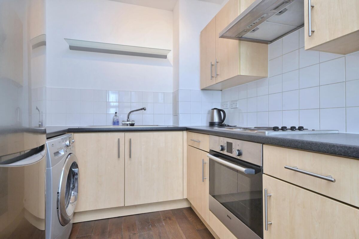 flat to rent in Burnelli Building, Chelsea Bridge Wharf, 352 Queenstown