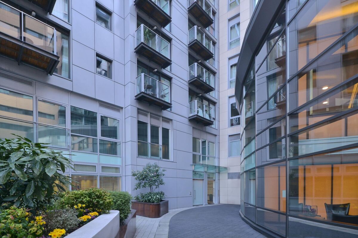 flat to rent in Burnelli Building, Chelsea Bridge Wharf, 352 Queenstown