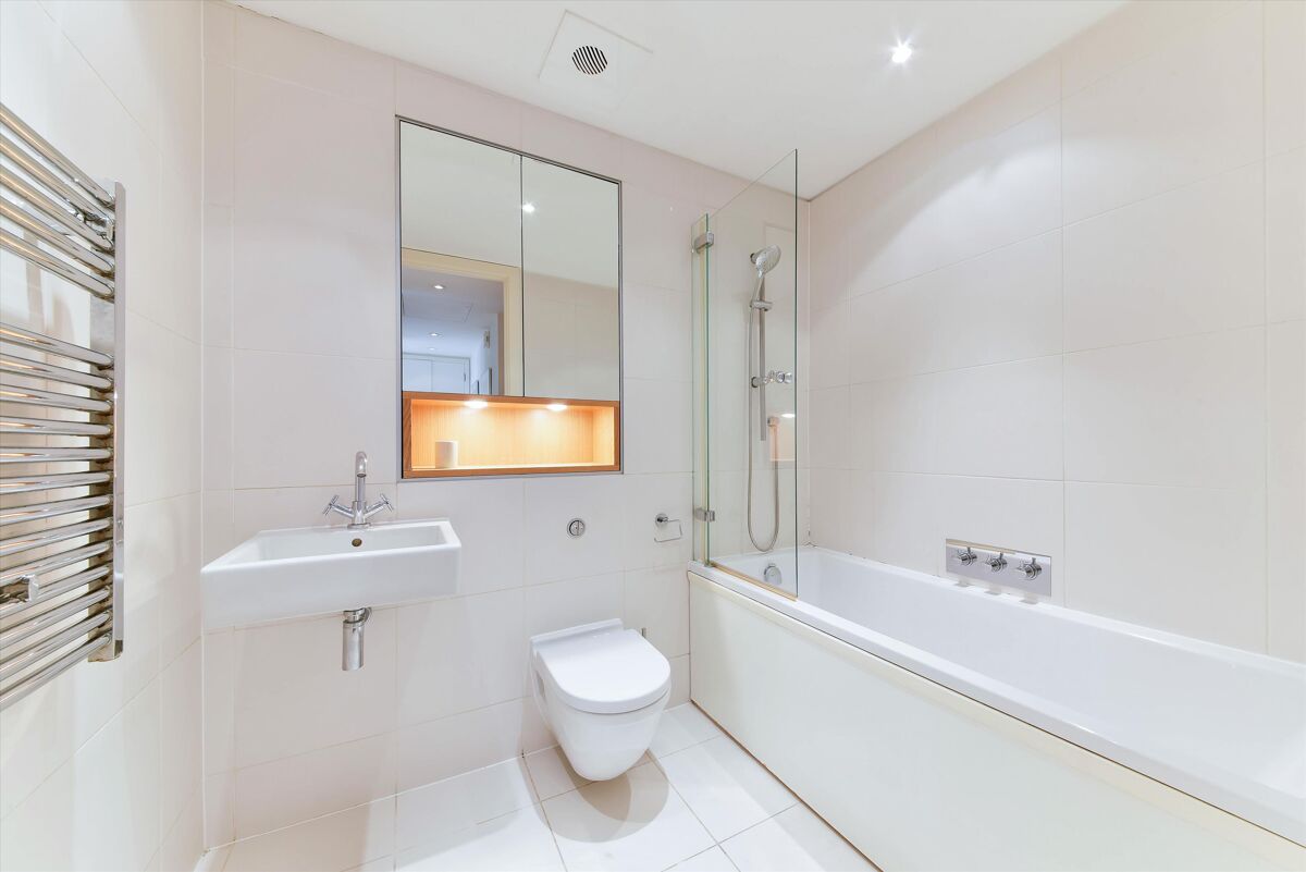 flat to rent in Hepworth Court, 30 Gatliff Road, Grosvenor Waterside