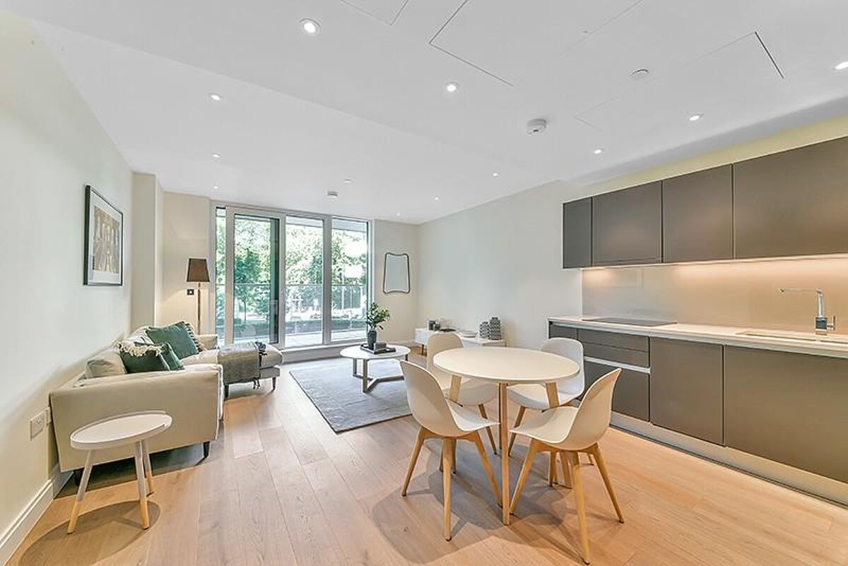 flat to rent in Camellia House, Queenstown Road, Battersea, London