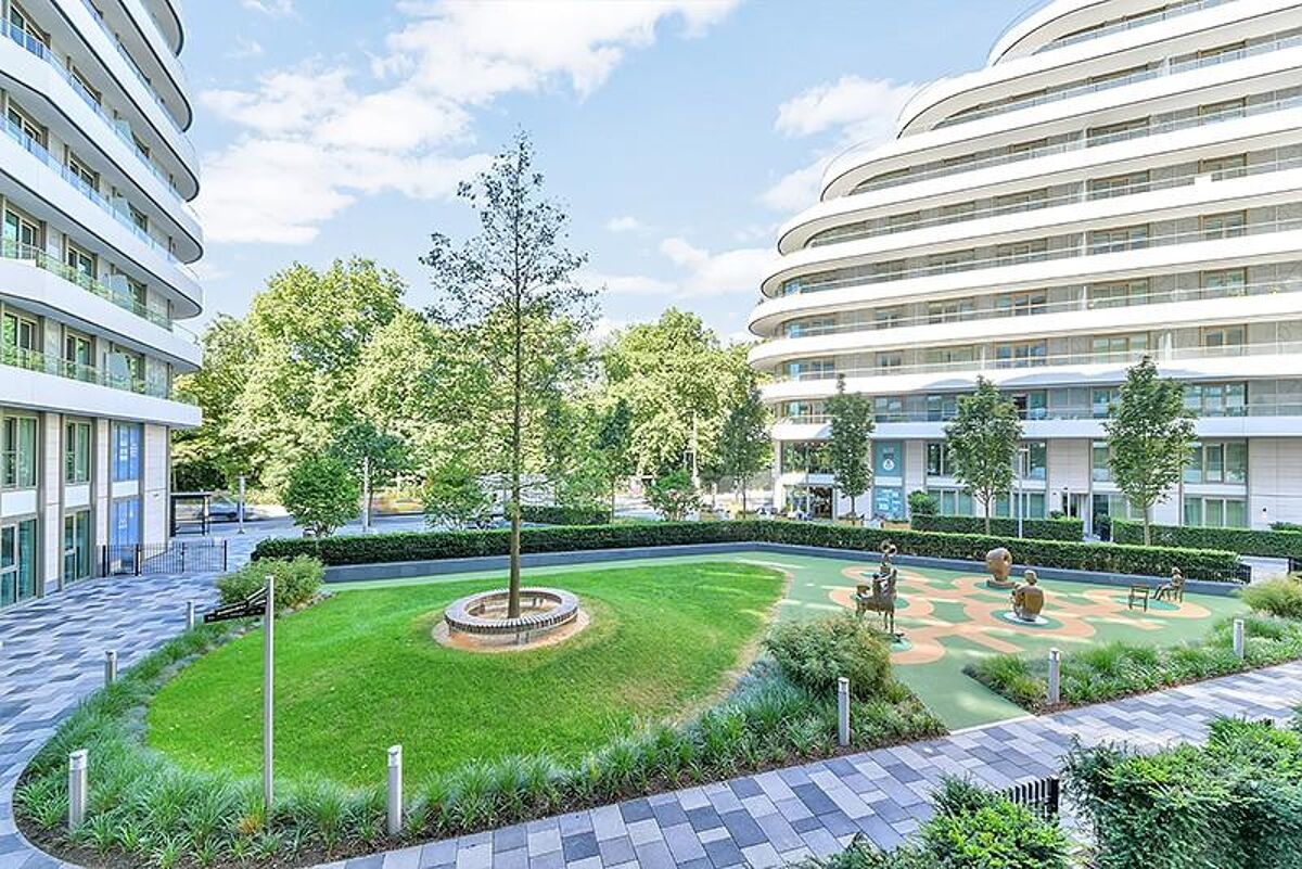 flat to rent in Camellia House, Queenstown Road, Battersea, London