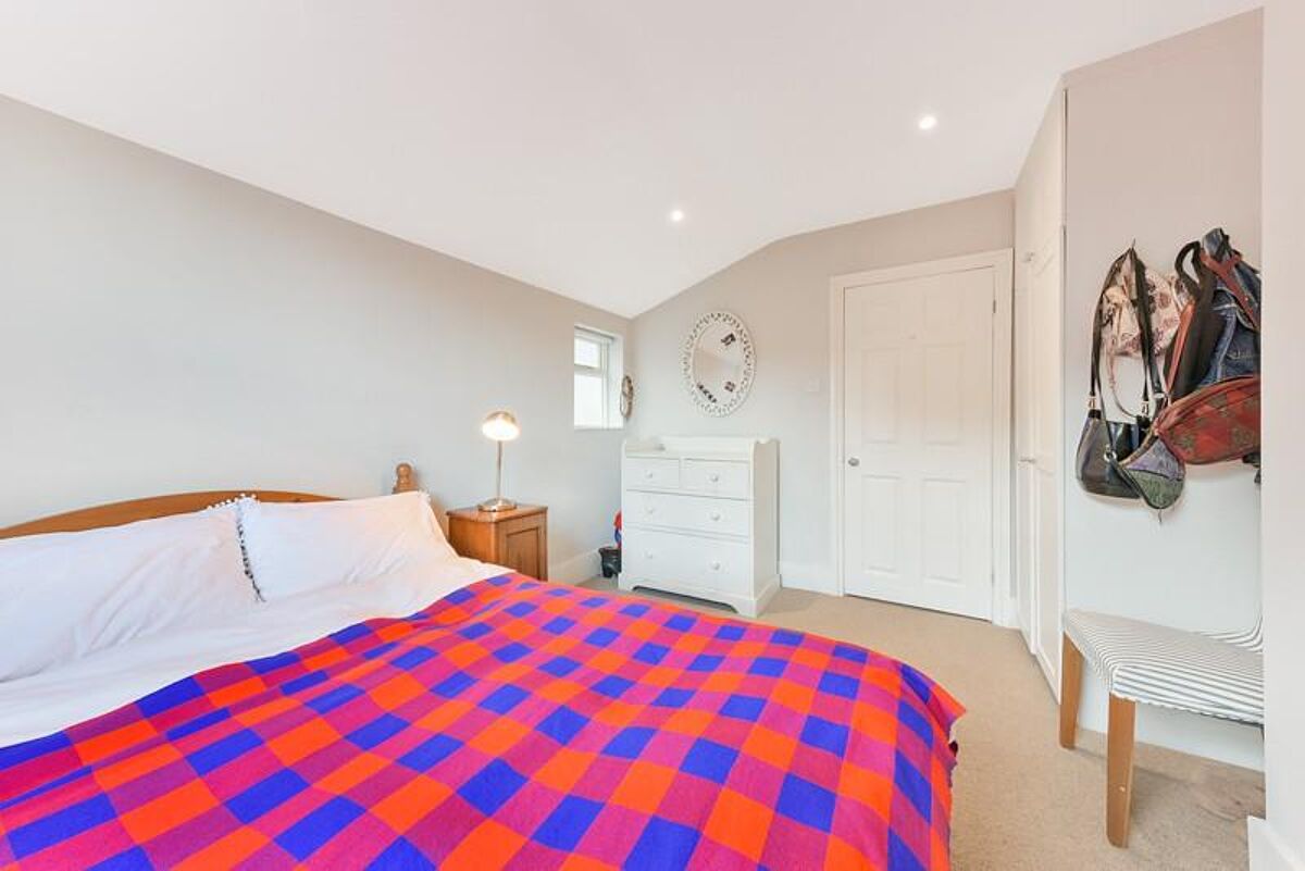 house to rent in Afghan Road, Battersea, London, SW11 BAQ012105325