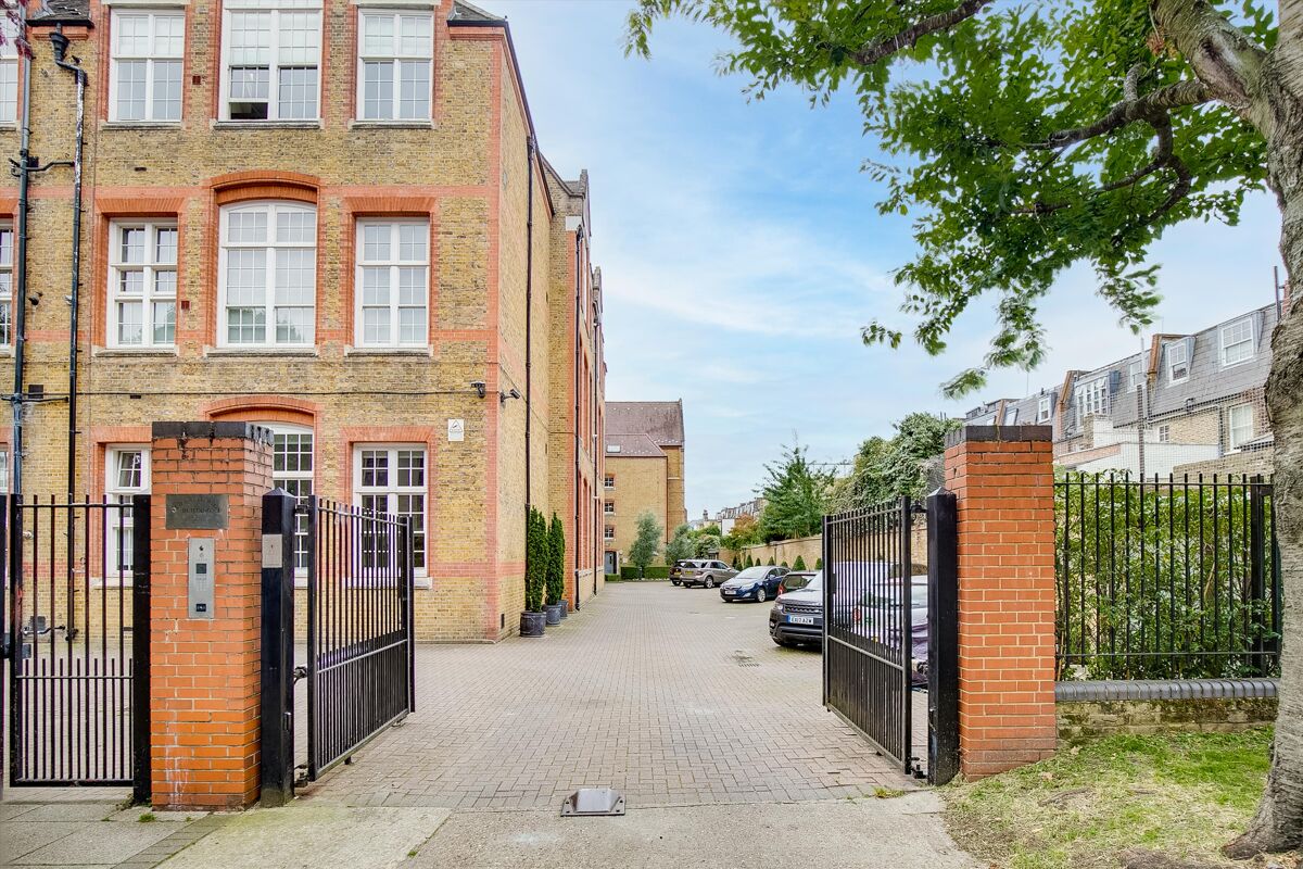 flat to rent in Battersea Park Road, London, SW11 BAQ012108120