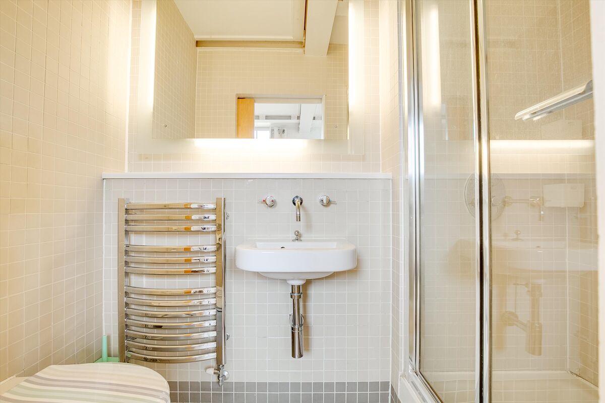 flat to rent in Battersea Park Road, London, SW11 BAQ012108120