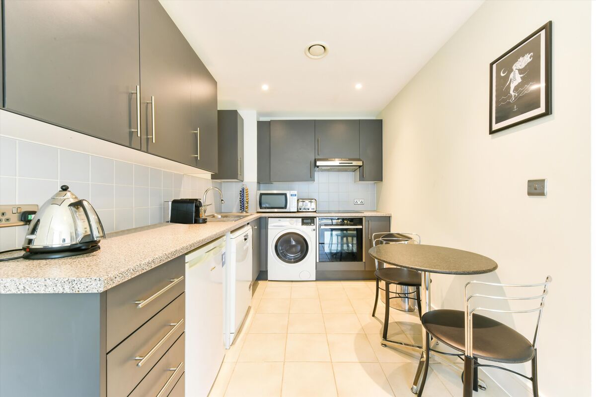 flat to rent in Warwick Building, Chelsea Bridge Wharf, Queenstown Road