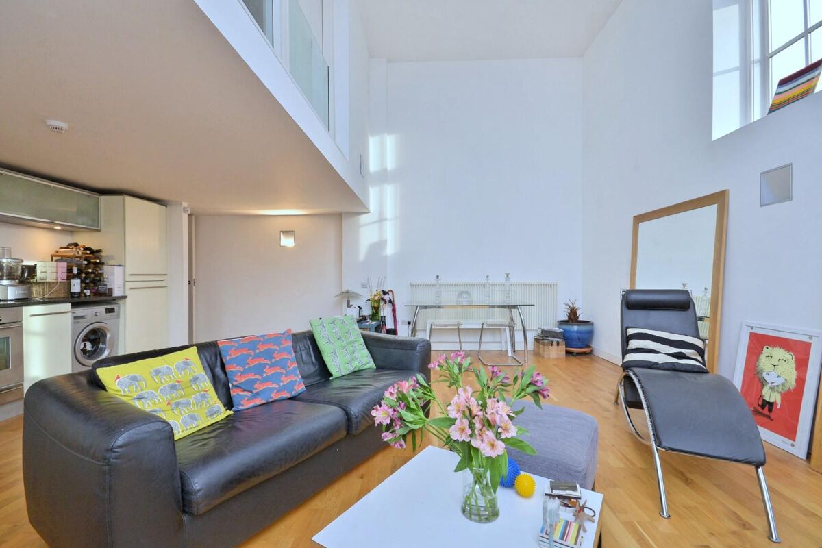 flat to rent in Lawn Lane, Vauxhall, London, SW8 BAQ012118246