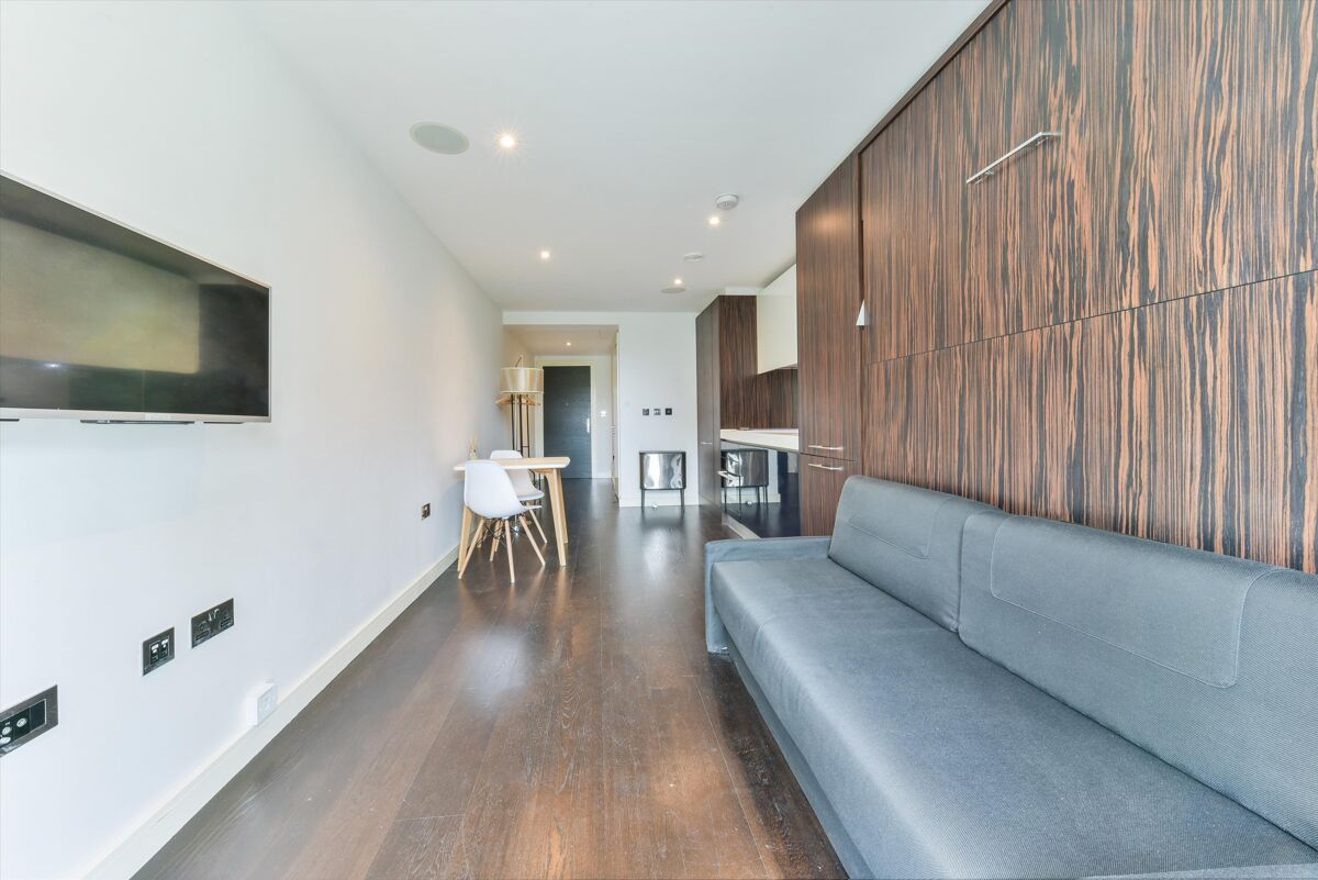 Flat to rent in Moore House, Grosvenor Waterside, Gatliff Road, London