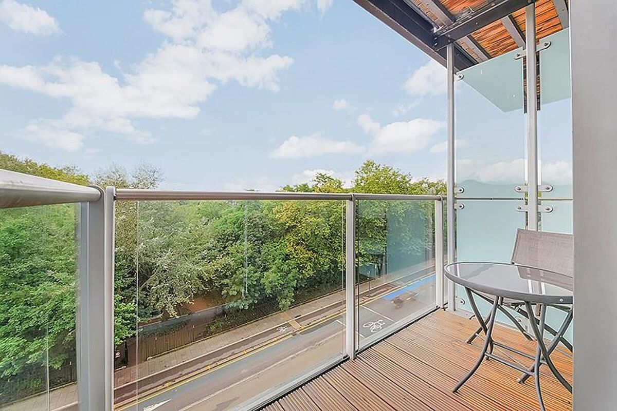 flat to rent in Lanson Building, Queenstown Road, Battersea, London