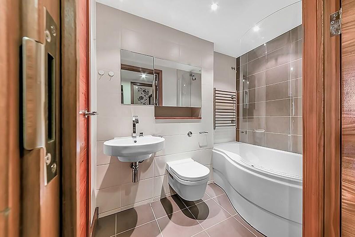 flat to rent in Lanson Building, Queenstown Road, Battersea, London