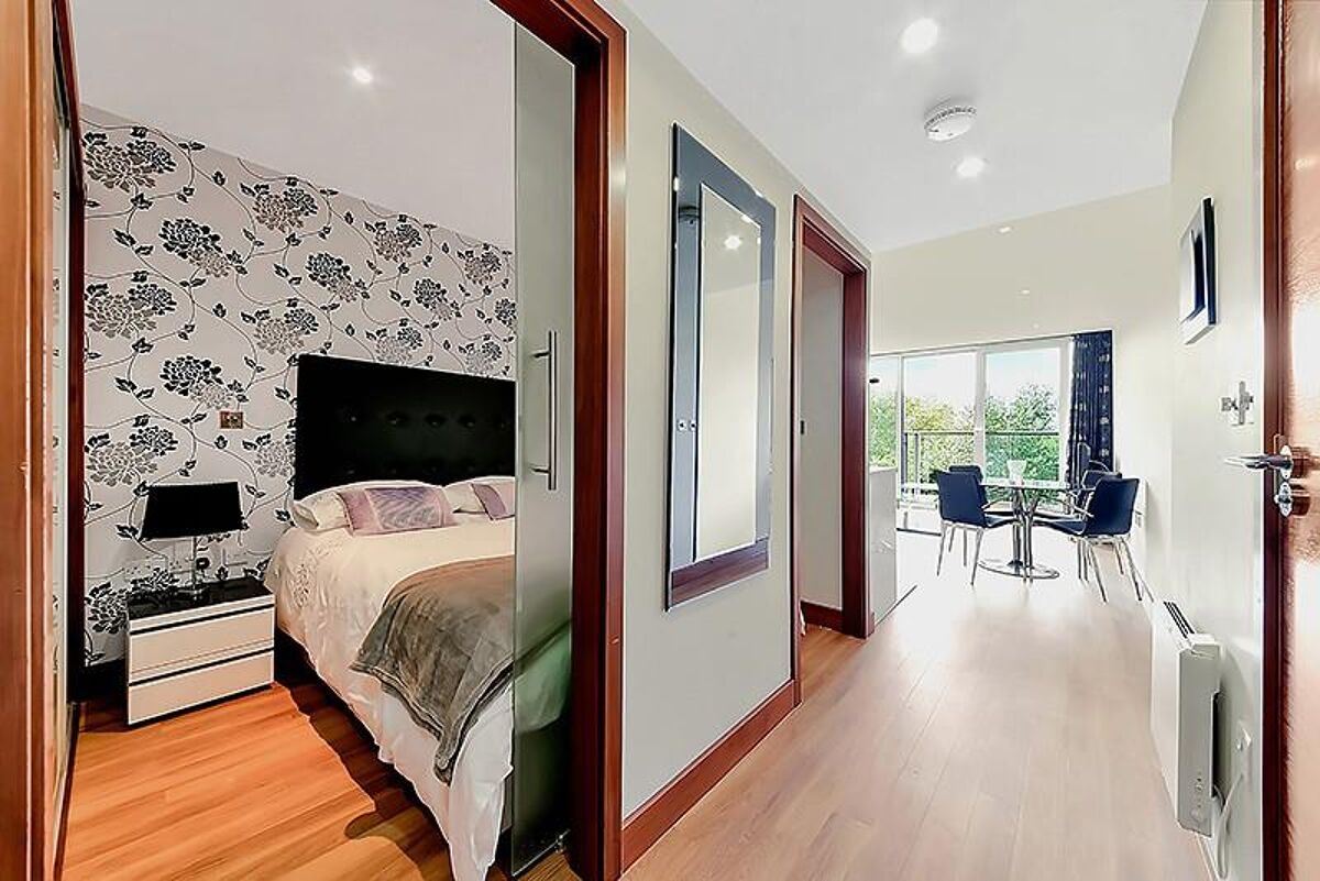 flat to rent in Lanson Building, Queenstown Road, Battersea, London