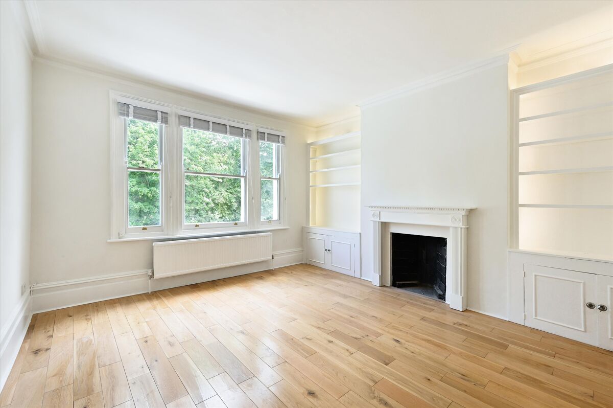 flat to rent in Albert Mansions, Albert Bridge Road, Battersea, London