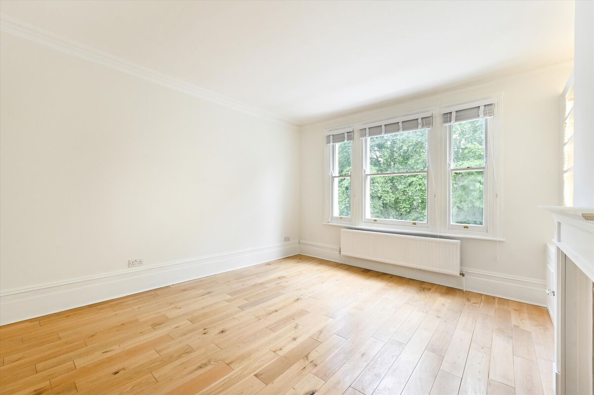 flat to rent in Albert Mansions, Albert Bridge Road, Battersea, London ...