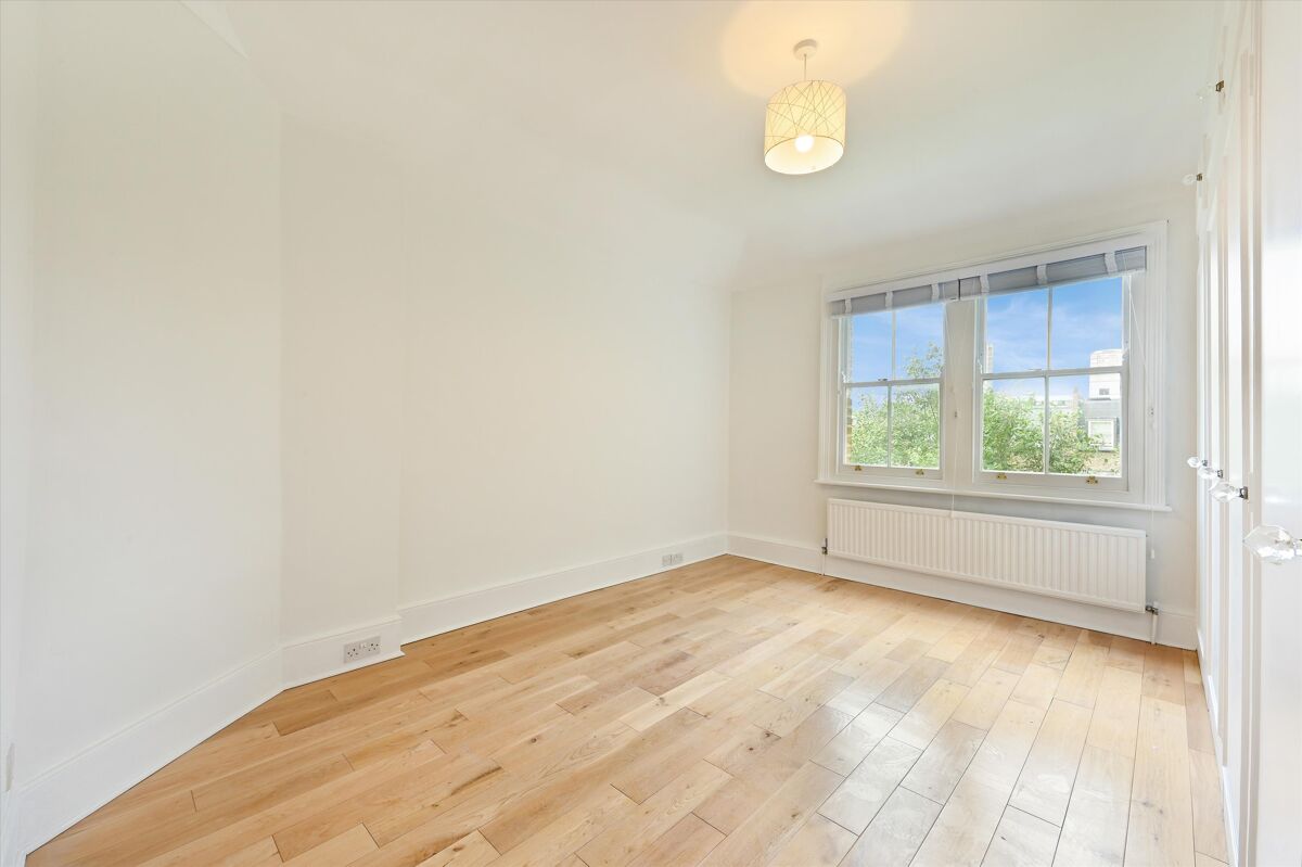 flat to rent in Albert Mansions, Albert Bridge Road, Battersea, London