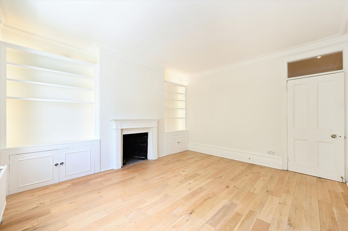 flat to rent in Albert Mansions, Albert Bridge Road, Battersea, London