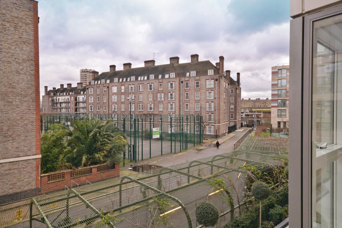 Flat to rent in Gatliff Road, Grosvenor Waterside, London, SW1W