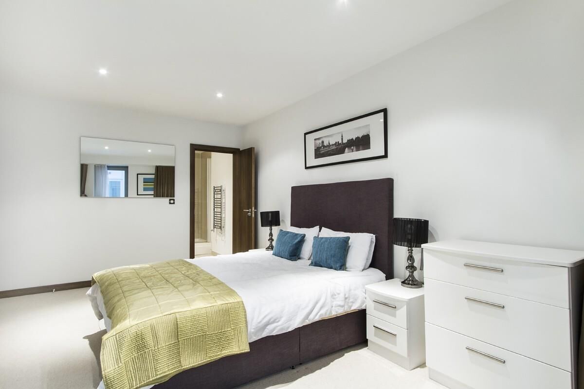 flat to rent in Vicentia Quay, Bridges Wharf, Bridges Court Road