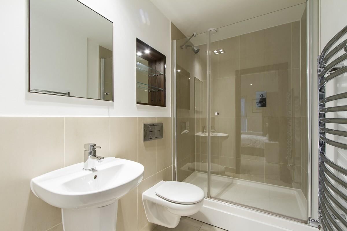 flat to rent in Vicentia Quay, Bridges Wharf, Bridges Court Road