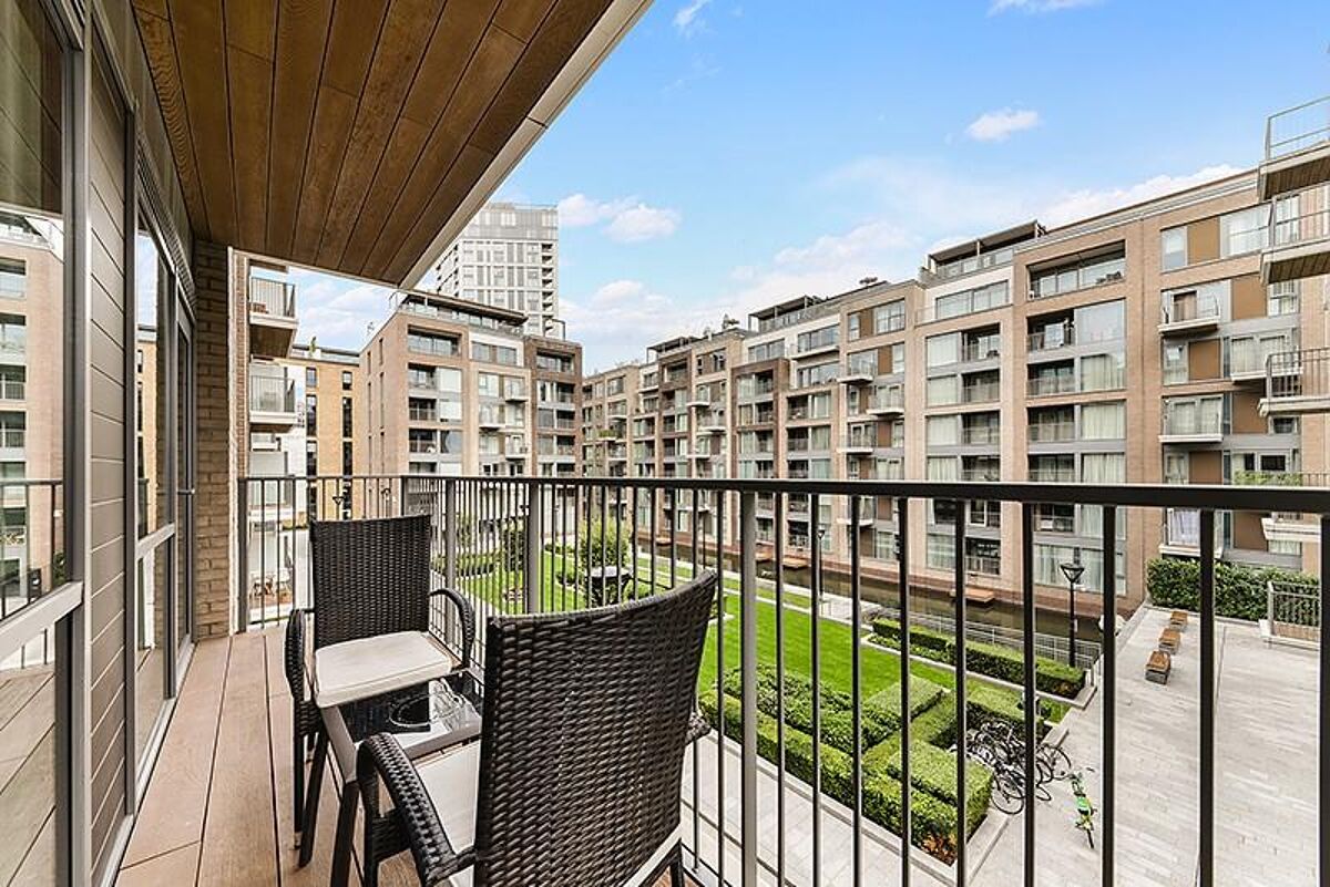 flat to rent in Lockside House, Thurstan Street, Chelsea Creek, London