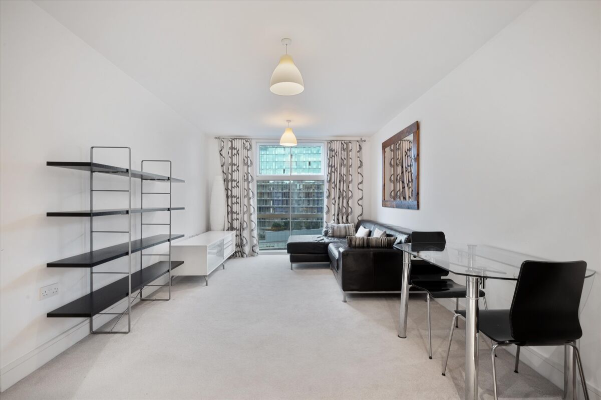 flat to rent in Warwick Building, 366 Queenstown Road, London, SW11