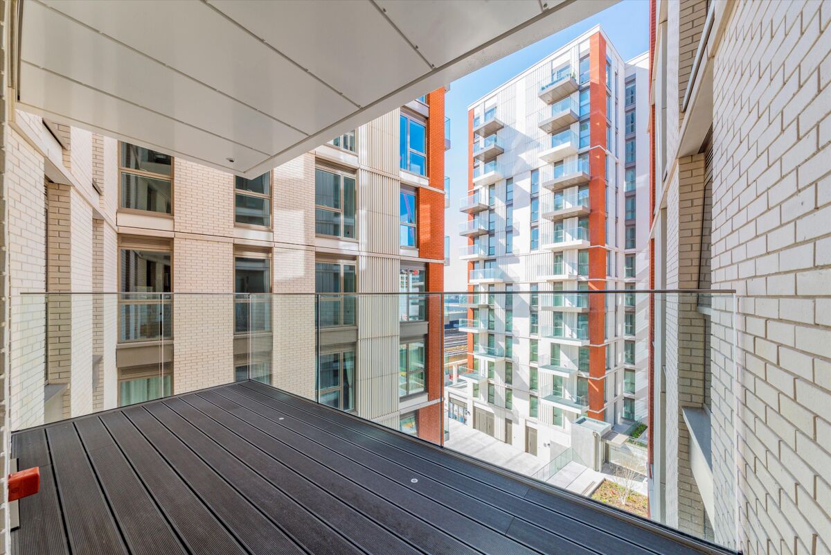 flat to rent in Malthouse Road, London, SW11 BAQ012146165 Knight Frank