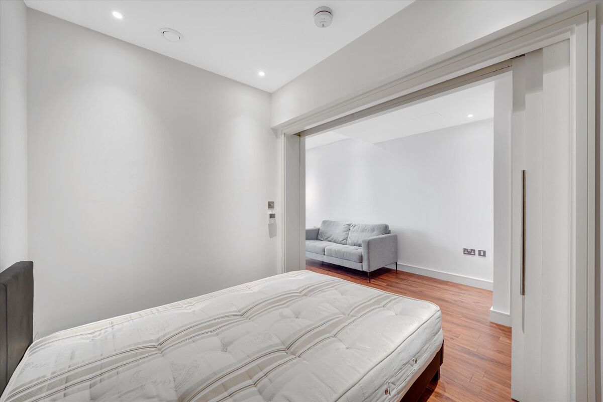 flat to rent in Wandsworth Road, London, SW8 BAQ012163767 Knight Frank