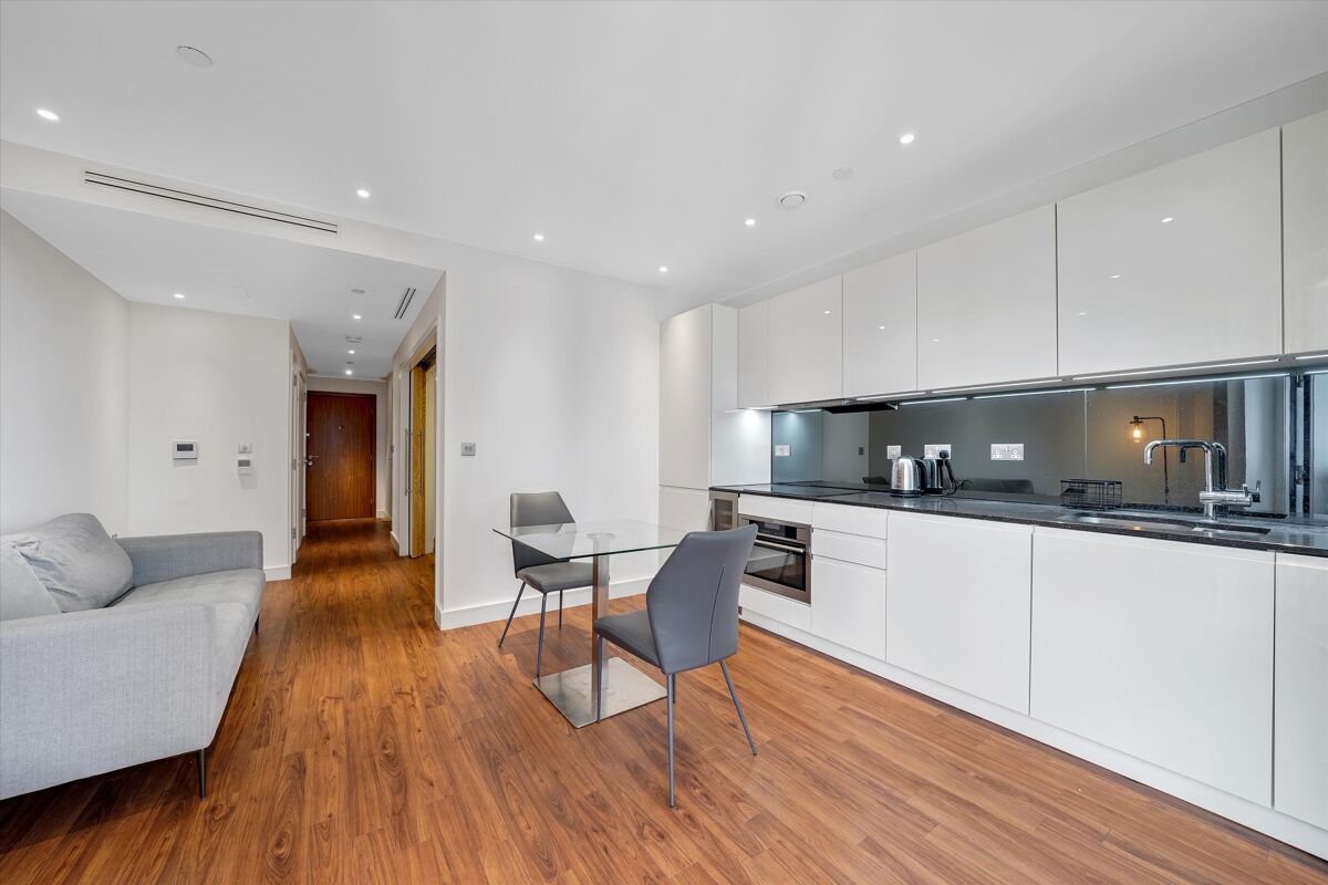 flat to rent in Wandsworth Road, London, SW8 BAQ012163767 Knight Frank