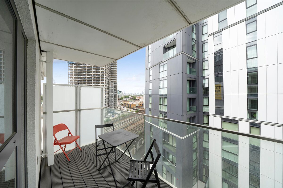 flat to rent in Wandsworth Road, London, SW8 BAQ012163767 Knight Frank