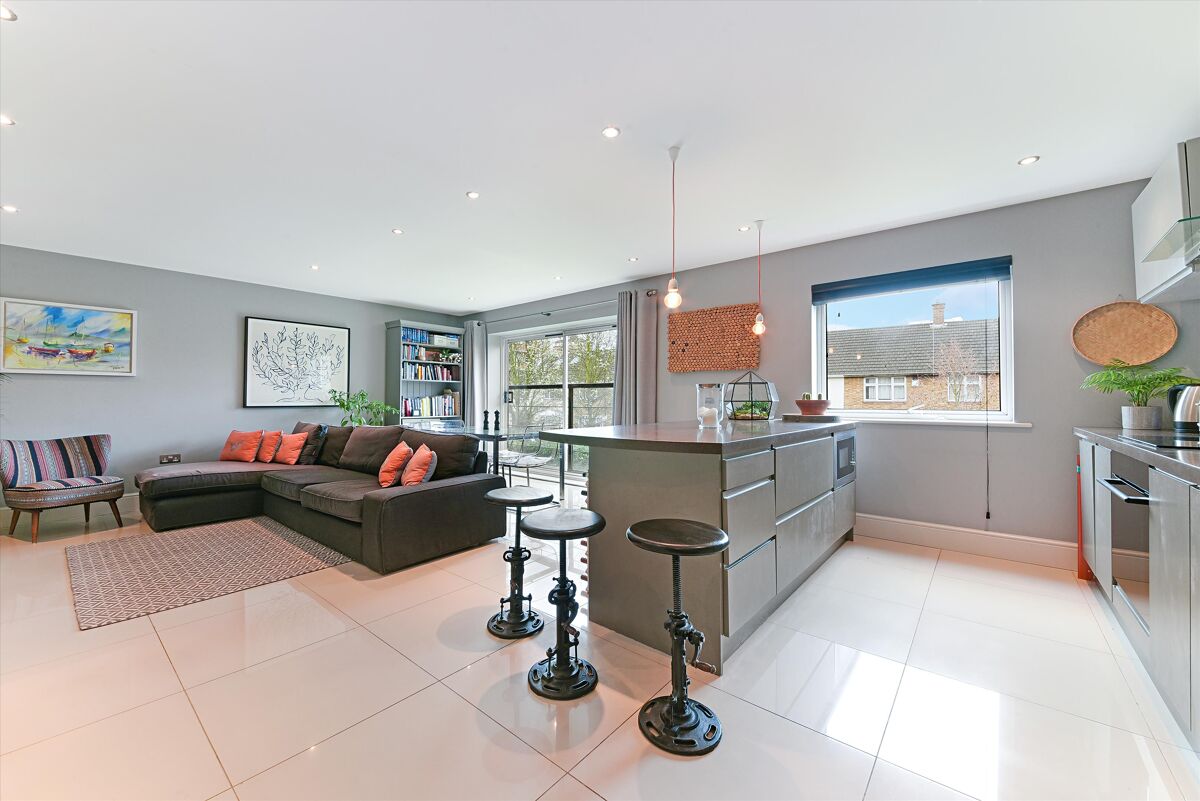 flat to rent in Mill Pond Close, London, SW8 BAQ012165230 Knight Frank