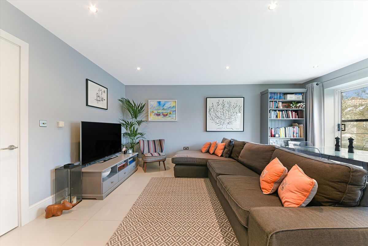 flat to rent in Mill Pond Close, London, SW8 BAQ012165230 Knight Frank