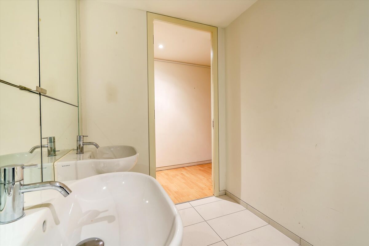 flat to rent in Albion Riverside Building, 8 Hester Road, London, SW11