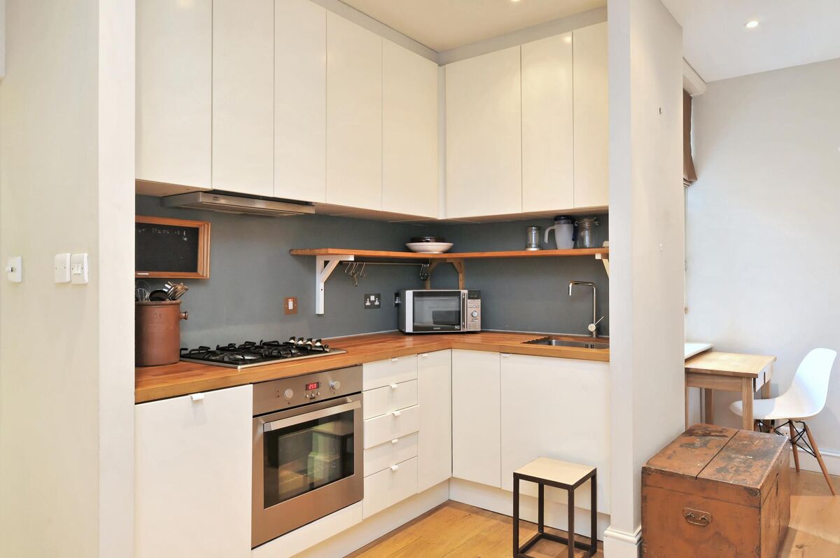 flat to rent in Primrose Mansions, Prince of Wales Drive, Battersea