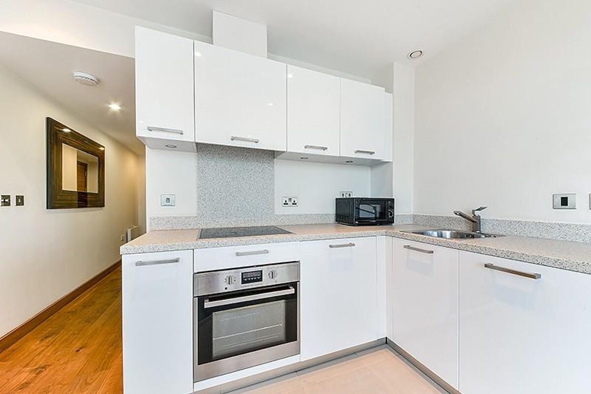 Flat to rent in Lanson Building, Chelsea Bridge Wharf, Battersea, SW11 ...