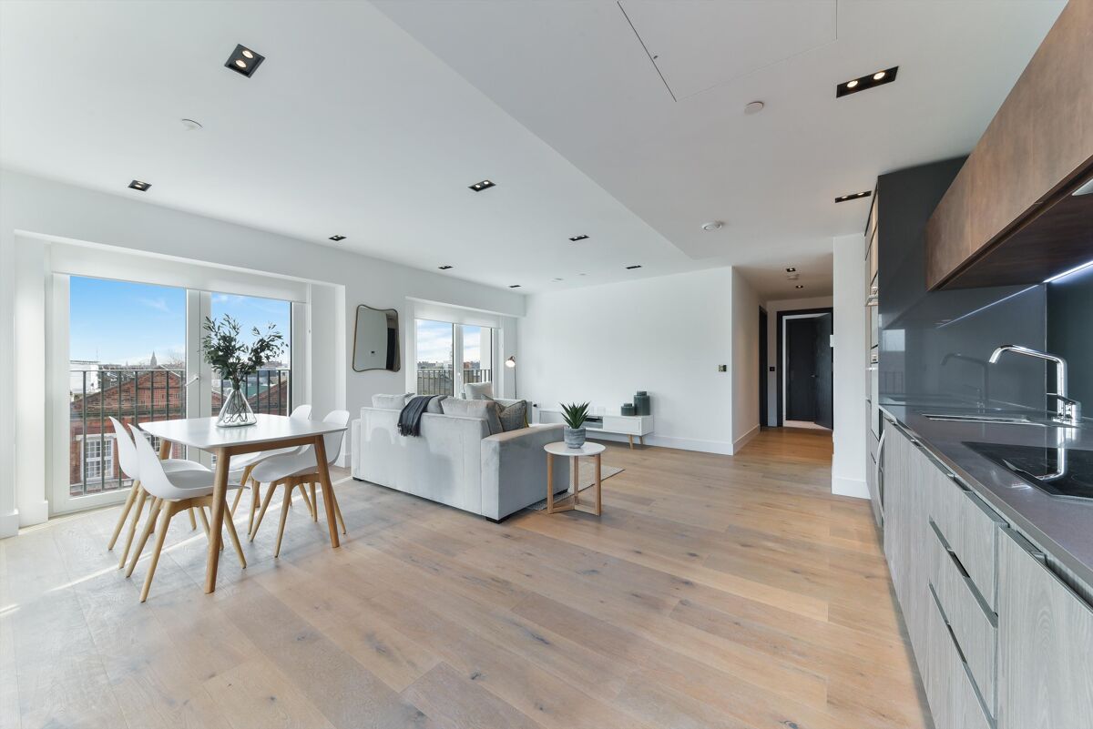 flat to rent in 2 Exchange Gardens, Keybridge House, Vauxhall, London