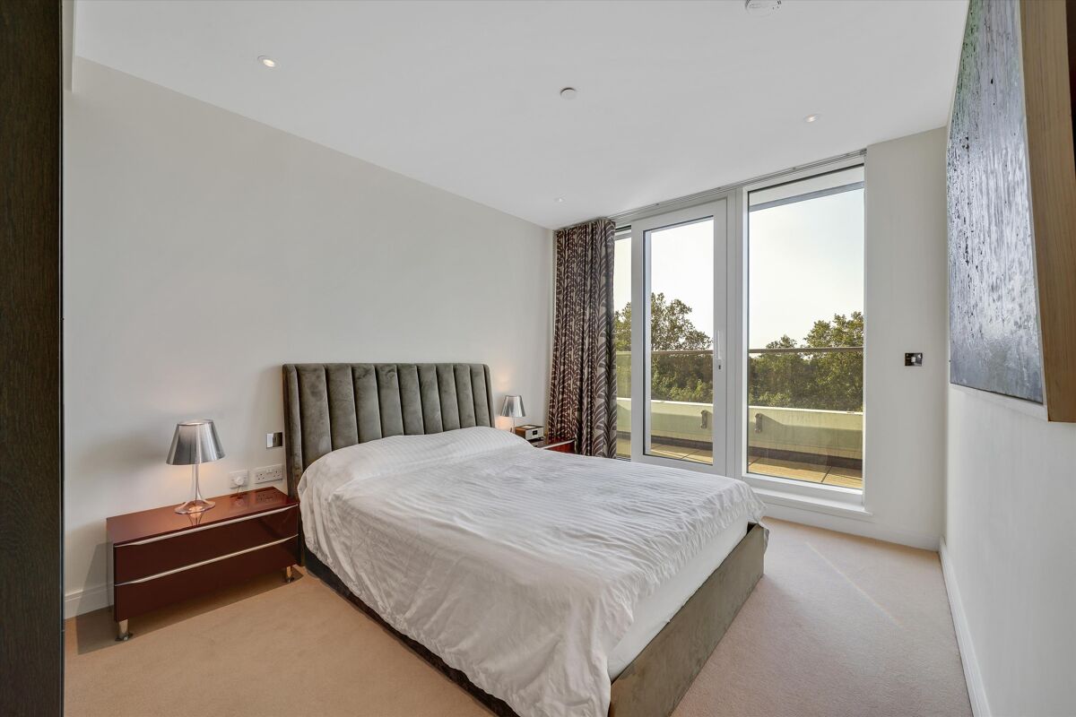 flat to rent in Altissima House, Queenstown Road, Battersea, London