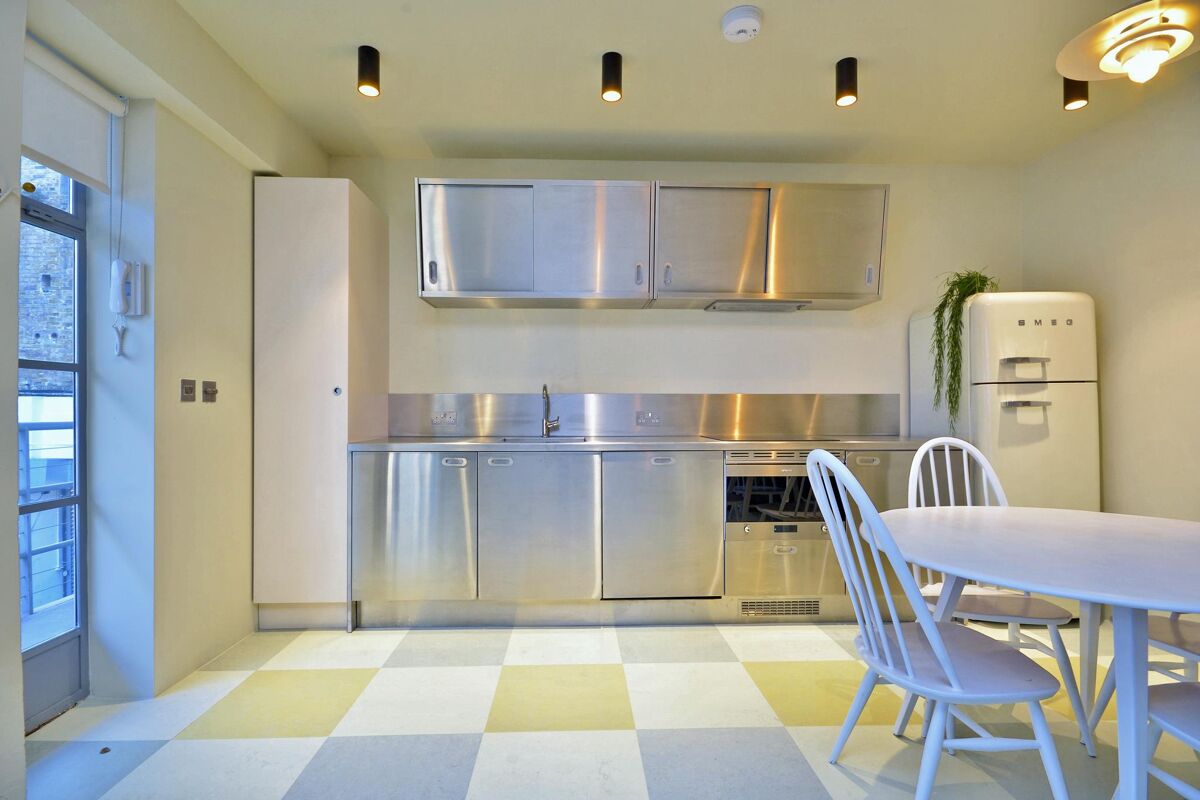 flat to rent in Ransomes Dock, Parkgate Road, Battersea, London, SW11 BAQ012183203 Knight Frank