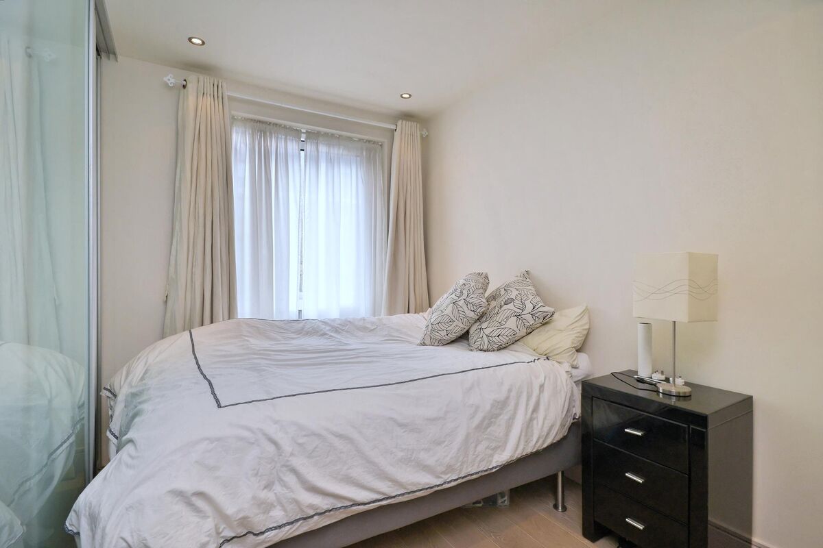 flat to rent in Doulton House, Chelsea Creek, 11 Park Street, Fulham
