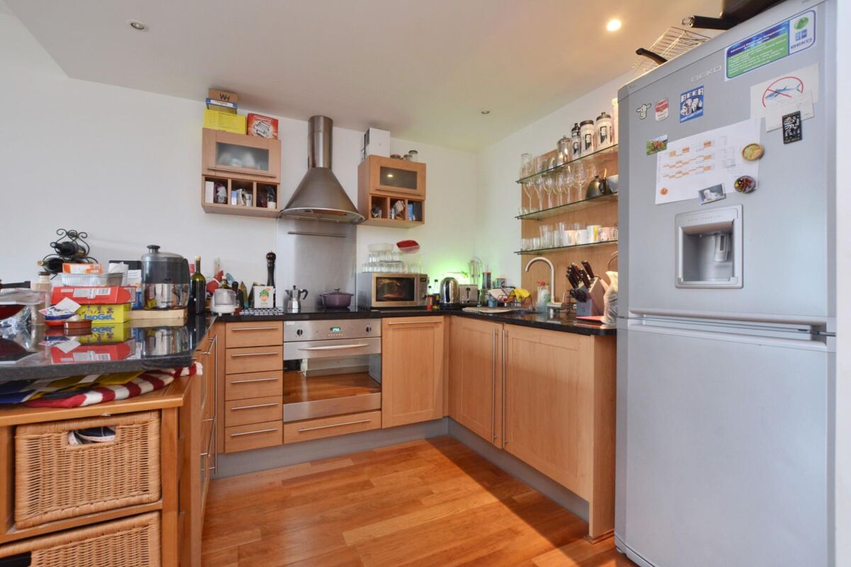 flat to rent in The Bridge, Queenstown Road, Battersea, SW8, SW11