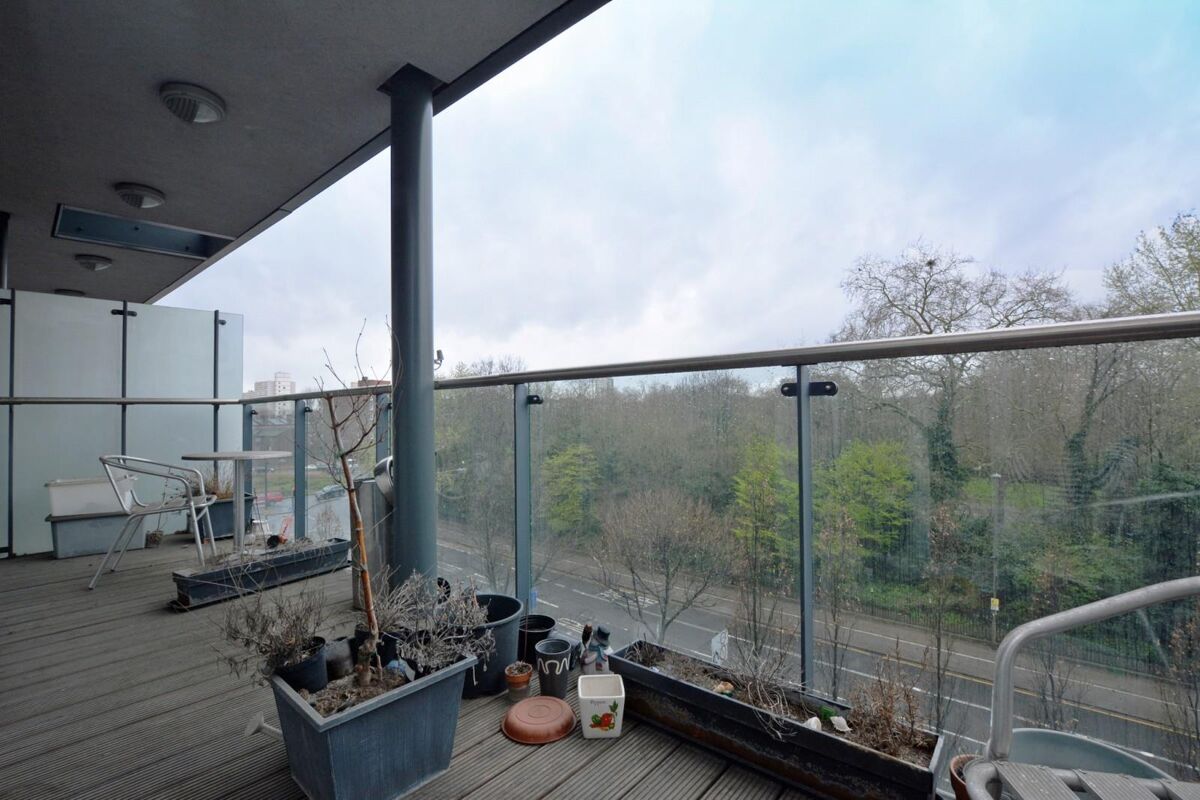 flat to rent in The Bridge, Queenstown Road, Battersea, SW8, SW11