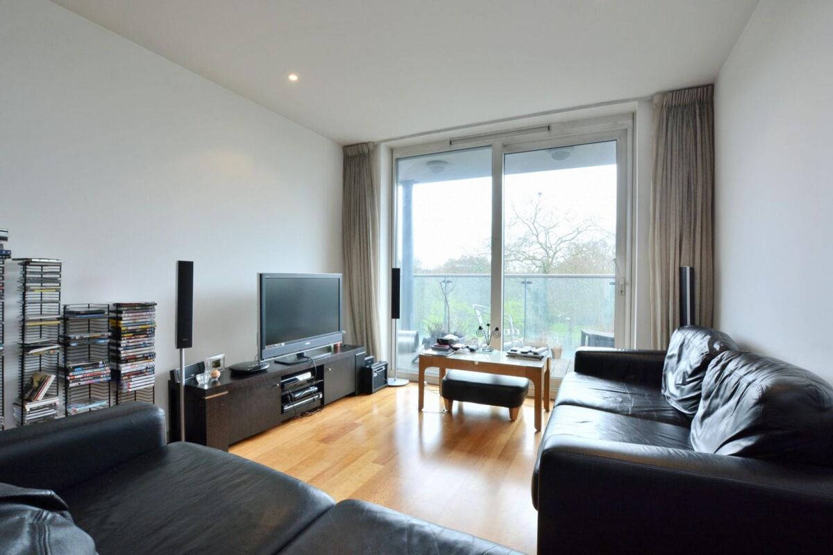 flat to rent in The Bridge, Queenstown Road, Battersea, SW8, SW11