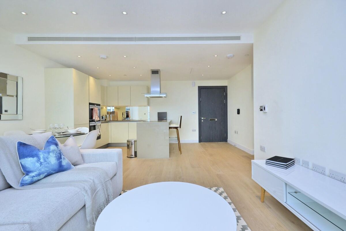 flat to rent in Cascade Court, Vista, Sopwith Way, Battersea, London