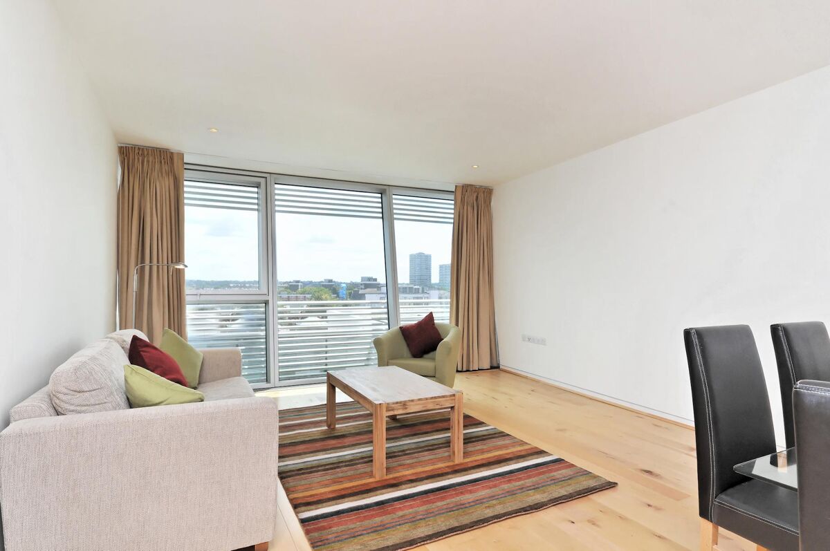flat to rent in Albion Riverside Building, Hester Road, London, SW11