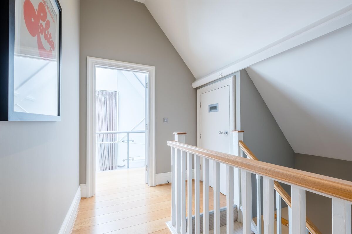 flat to rent in Mountford Mansions, 100 Battersea Park Road, London