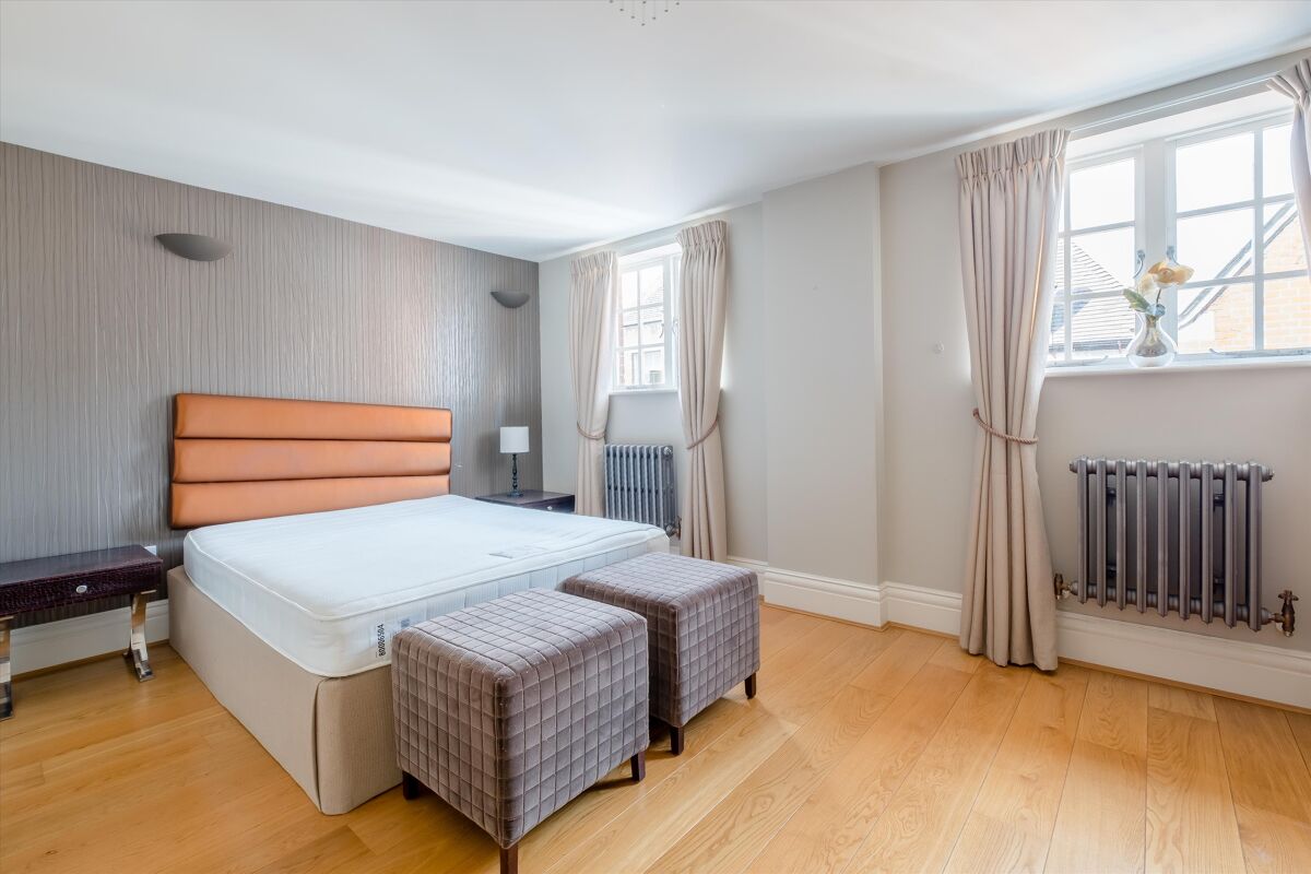 flat to rent in Mountford Mansions, 100 Battersea Park Road, London