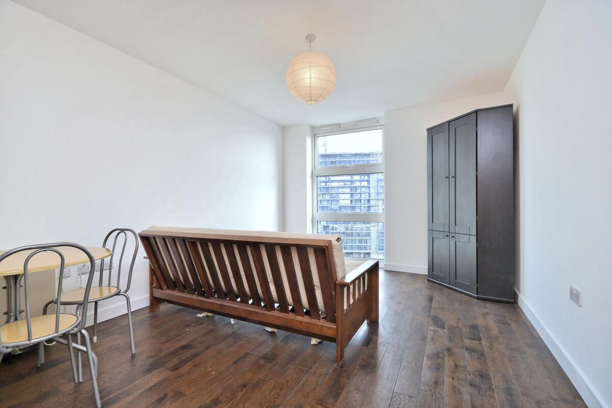 flat to rent in Burnelli Building, Chelsea Bridge Wharf, Queenstown