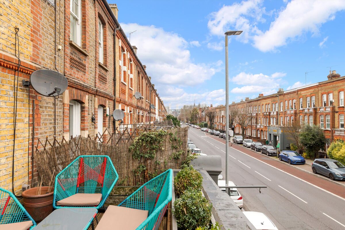 flat to rent in Queenstown Road, London, SW8 BAQ012348807 Knight Frank