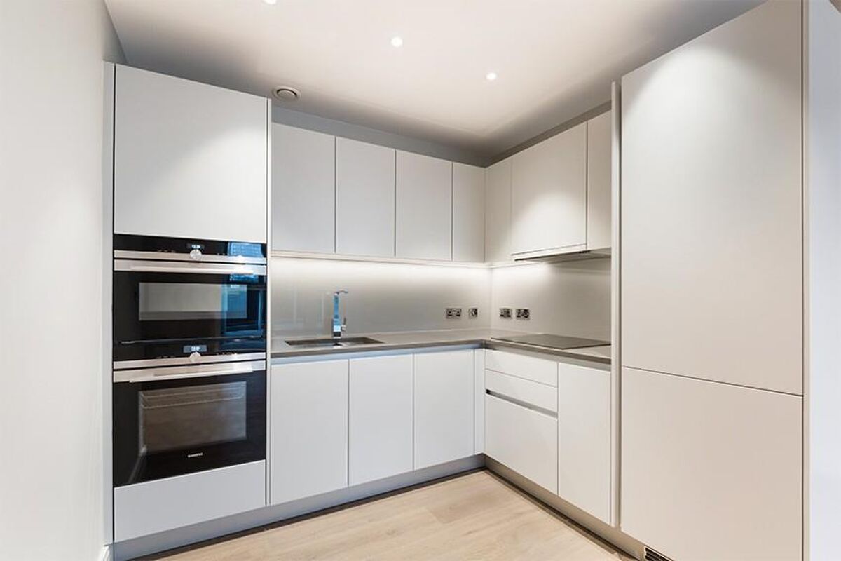 flat to rent in Cascade Court, Sopwith Way, London, SW11 - BAQ012361186 ...